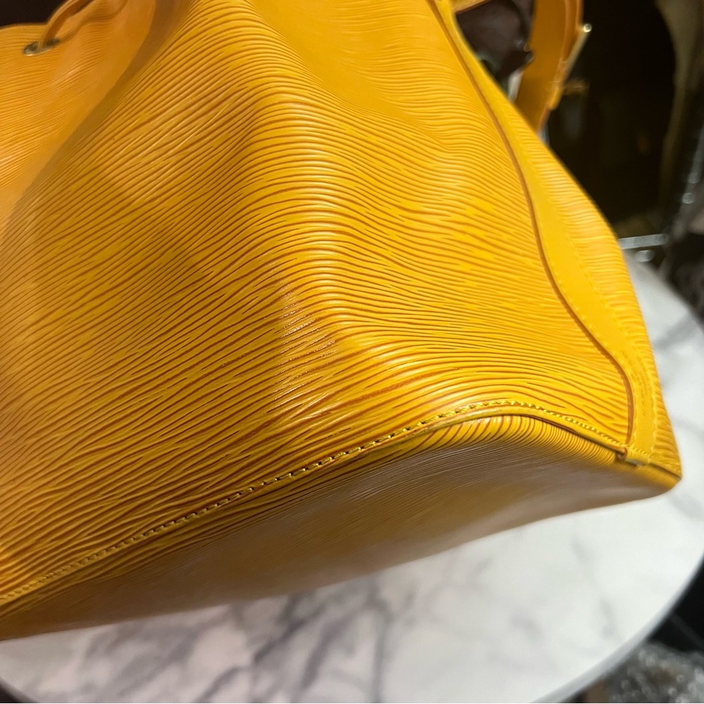 Vintage Louis Vuitton | Petit Noe Yellow EPI Bucket Bag - Picture 13 of 16